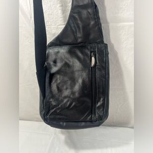 Travalon classic leather sling bag black